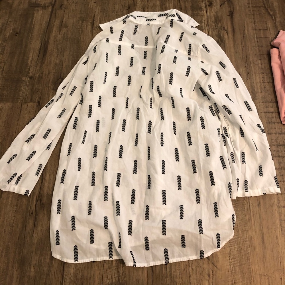 Women’s light button down top - Picture 3 of 3